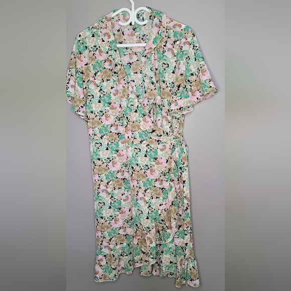 Vero Moda Dresses & Skirts - Vero Moda Curve Floral Wrap Dress with Ruffle Hem 18 Plus Size